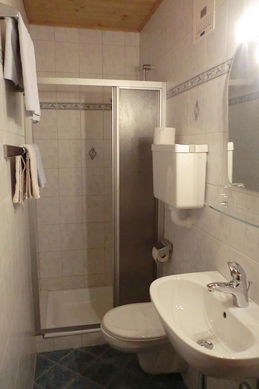 Hotel Weisses Roessl Werfen Chambre photo