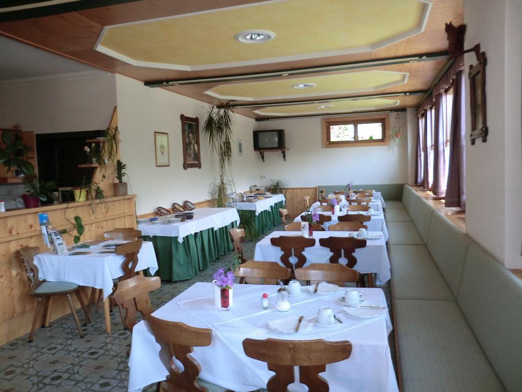 Hotel Weisses Roessl Werfen Extérieur photo
